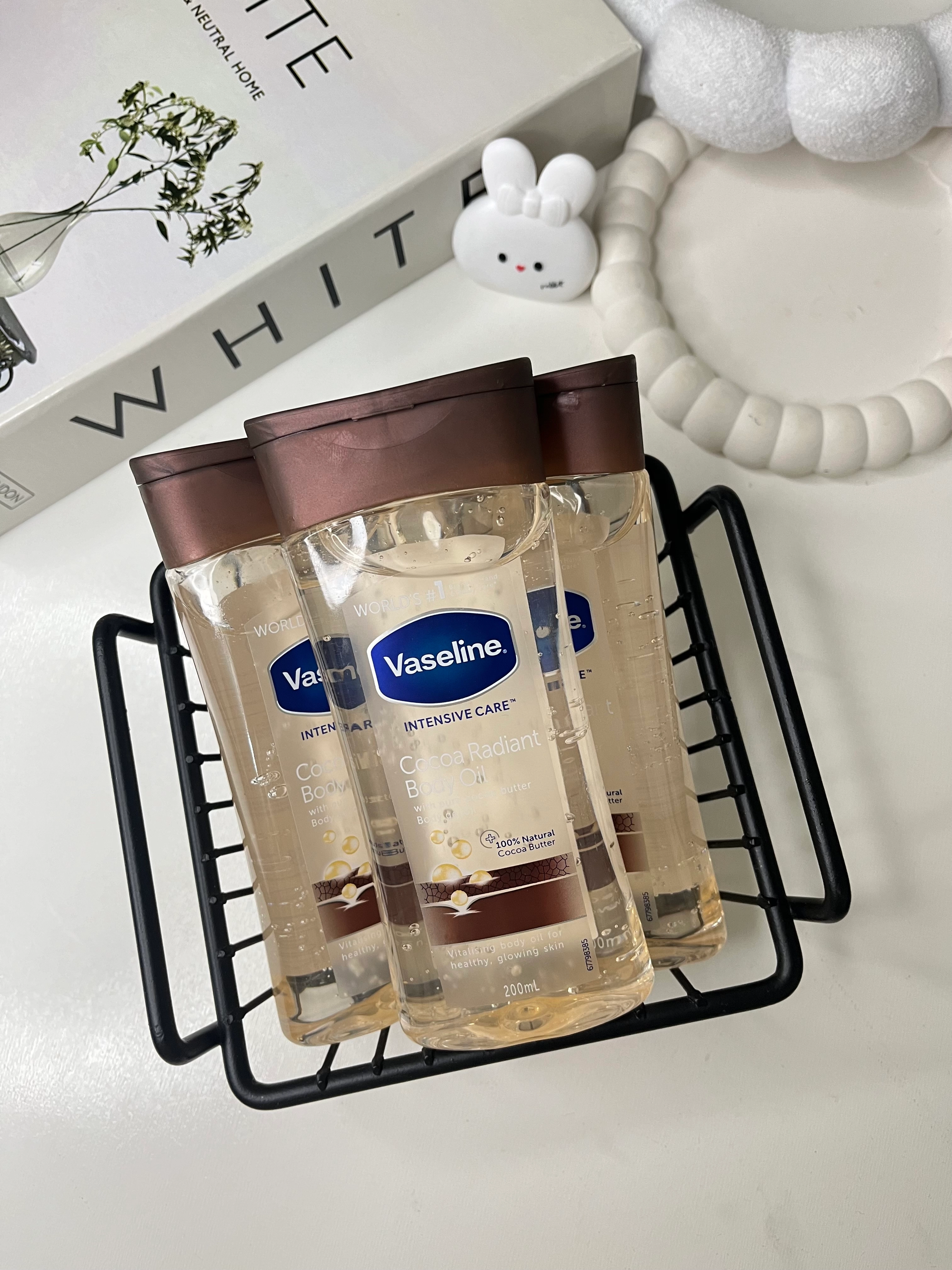 روغن بدن وازلین vaseline آبرسان و مرطوب‌کننده