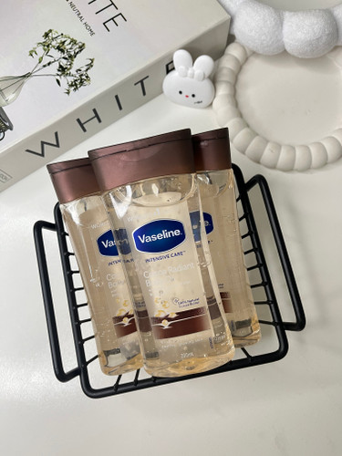 روغن بدن وازلین vaseline آبرسان و مرطوبکننده