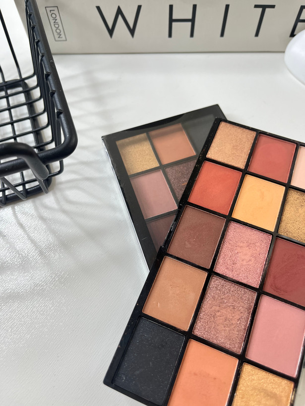 پالت آرایشی رولوشن با پیگمنت قوی