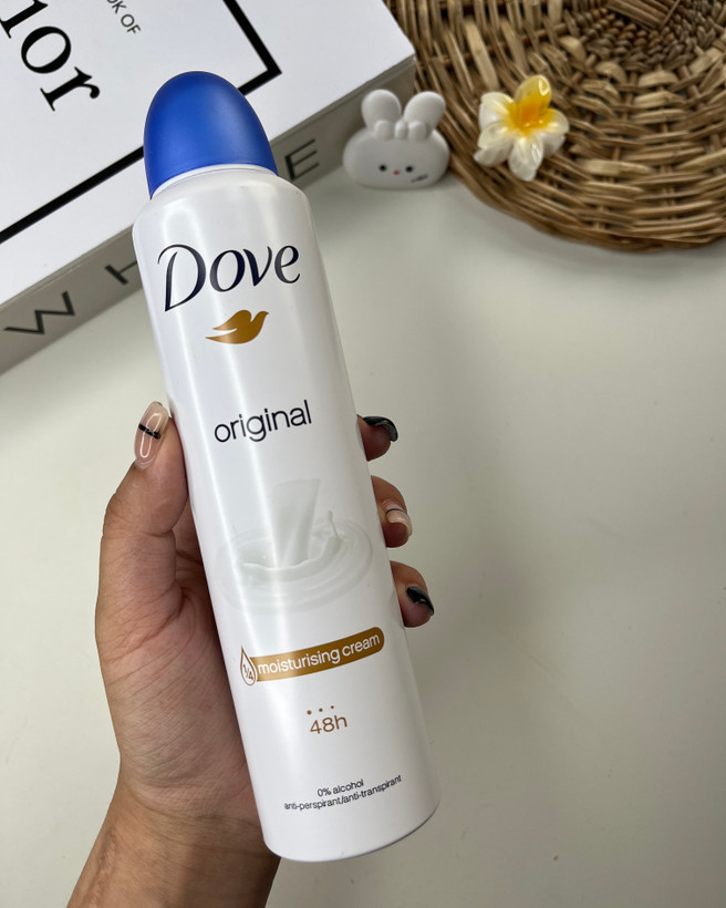 اسپری داو Original با بستهبندی ساده و کلاسیک رایحه شیر