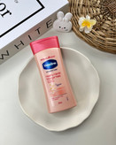 کرم دست و ناخن وازلین حاوی کراتین ارزان قیمت از برند وازلین