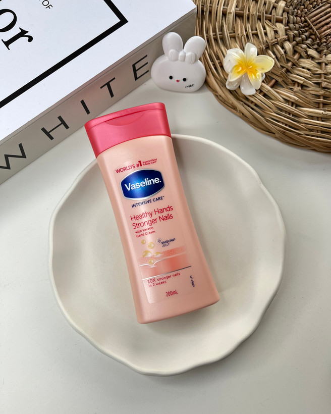 کرم دست و ناخن وازلین حاوی کراتین ارزان قیمت از برند وازلین