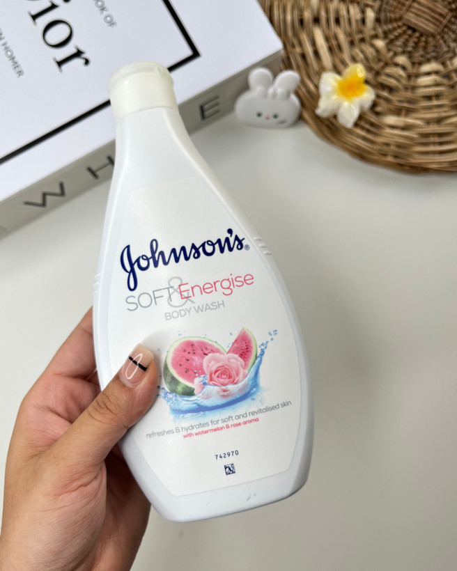 شامپو بدن جانسون برای پوست حساس از برند Johnson رایحه هندوانه