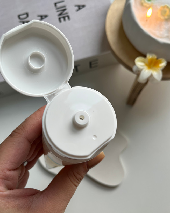 پاک کننده روزانه برای کنترل چربی و کاهش جوش صورت