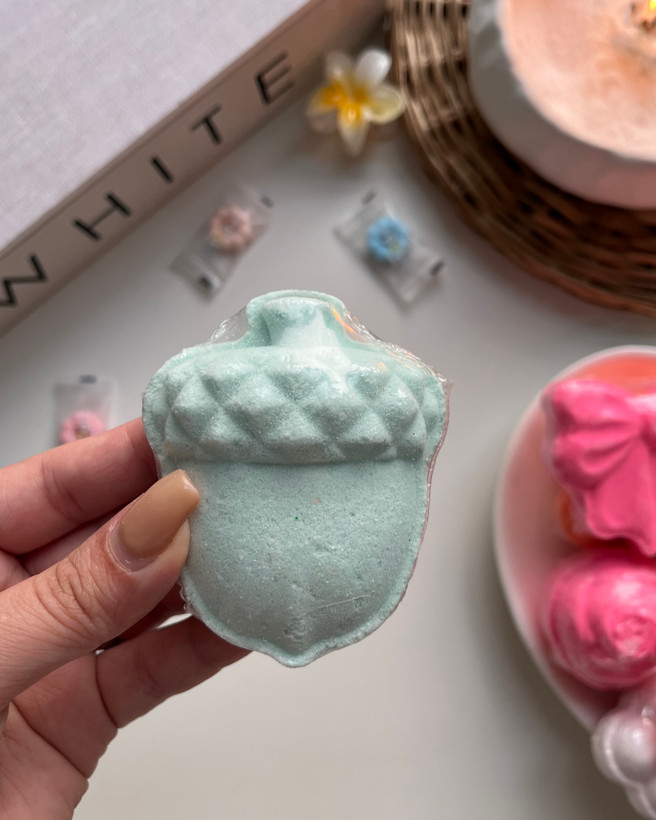 بمب پدیکور پا با ترکیبات گیاهی جهت ترمیم، تغذیه و جوانسازی پوست پا