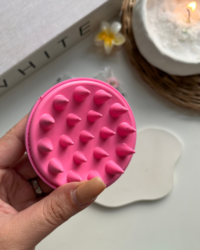 سرشور سیلیکونی سبک و بادوام مناسب استفاده در حمام و سالن زیبایی