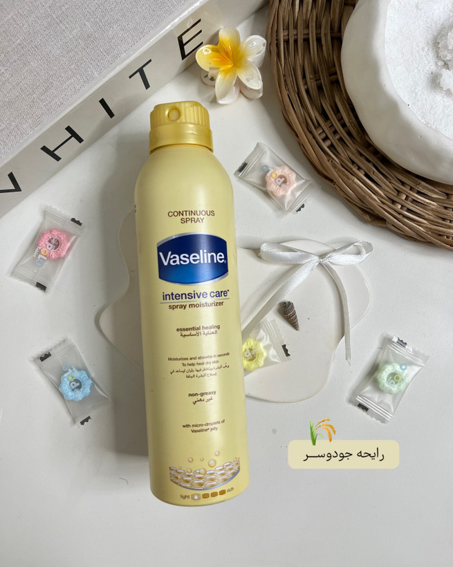 اسپری لوسیون وازلین با فرمول آبرسان آلوورا و جو دوسر، مناسب خشکی پوست و مراقبت روزانه.