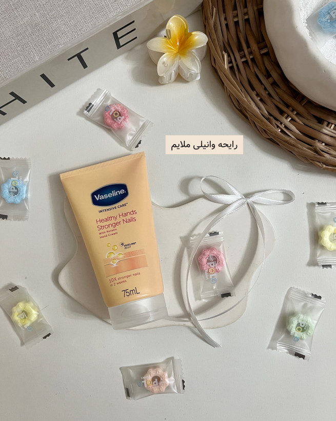 کرم دست و ناخن وازلین مینی مناسب کیف با قدرت نرمکنندگی و رطوبترسانی بالا