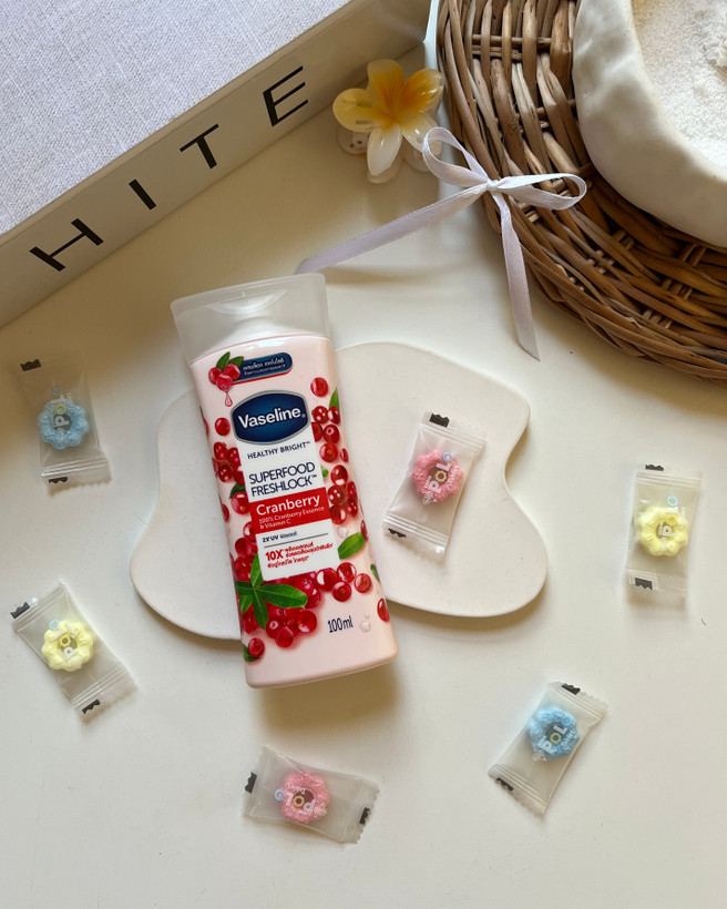 تصویر لوسیون بدن وازلین میوهای با بستهبندی اورجینال و رایحه ملایم