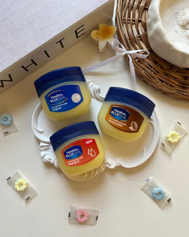 ژل وازلین اورجینال مناسب درمان خشکی شدید پوست لب دست و پا