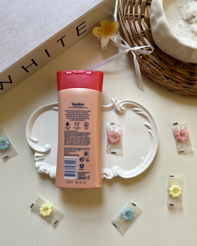خرید کرم دست نرم کننده و تقویت کننده وازلین اورجینال ارسال سریع