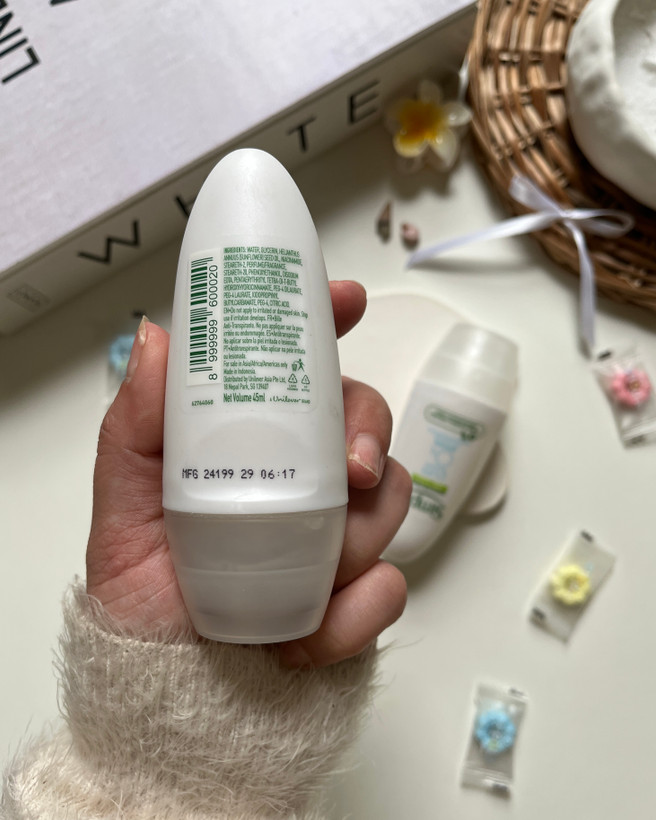 تصویر رول دئودورانت سیمپل با ترکیبات ملایم و ضد التهاب