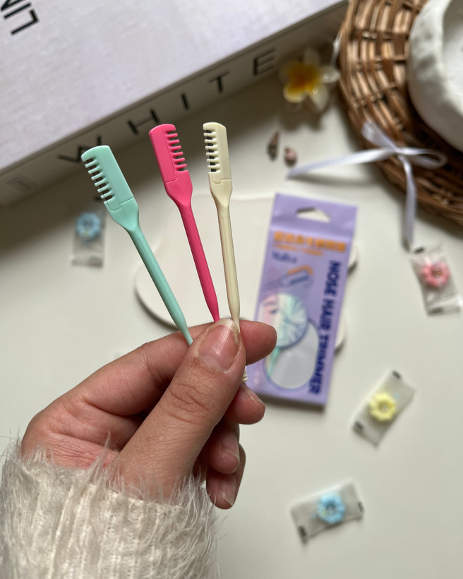 تیغ اصلاح مو بینی سه عددی با رنگبندی جذاب و طراحی فانتزی مخصوص آقایان و بانوان