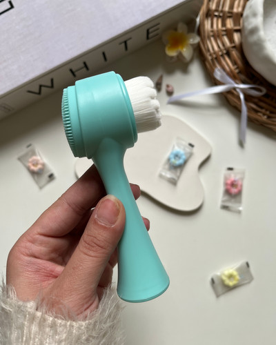 فیس براش دستی دوسر چکشی برای پاکسازی عمیق منافذ پوست صورت