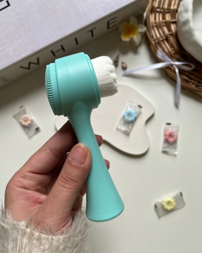 فیس براش دستی دوسر چکشی برای پاکسازی عمیق منافذ پوست صورت