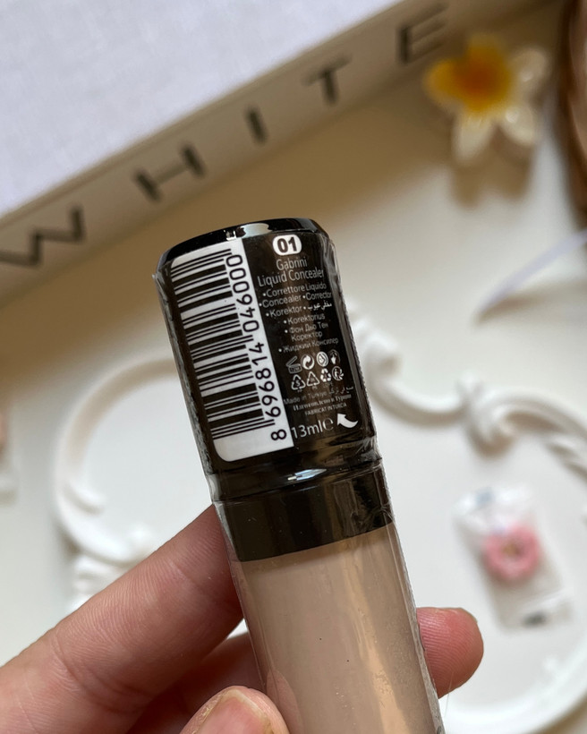 ماندگاری بالا و بدون ترکخوردگی روی پوست • دارای بافت سبک و کرمی