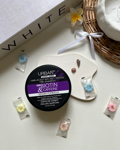 اسکراب کف سر اربن کر بیوتین با پاکسازی عمقی پوست سر، به تقویت ریشه مو و کاهش ریزش کمک میکنه