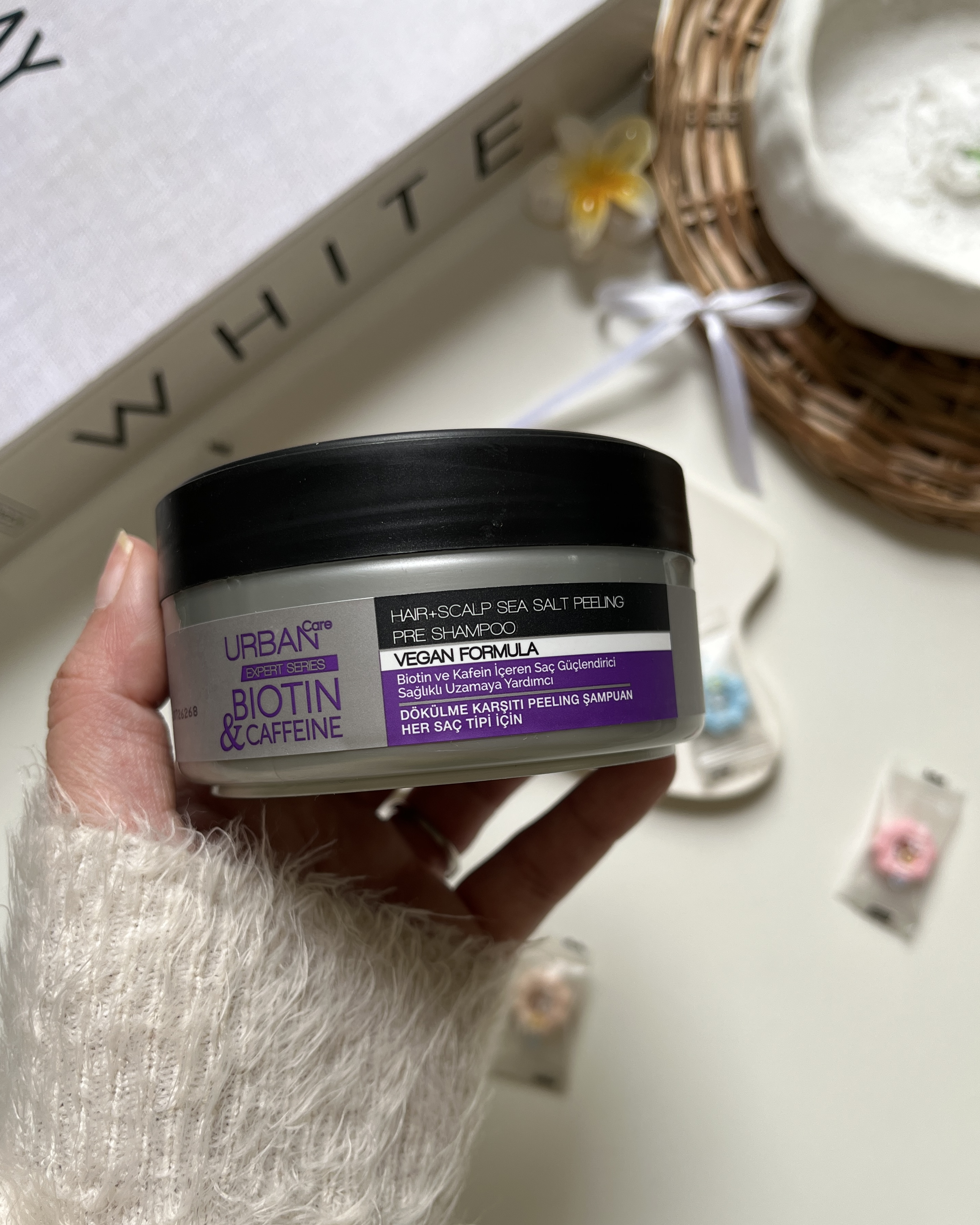 اگه کف سرت چربه یا شوره میزنه، اسکراب کف سر Urban Care بیوتین یه انتخاب عالیه