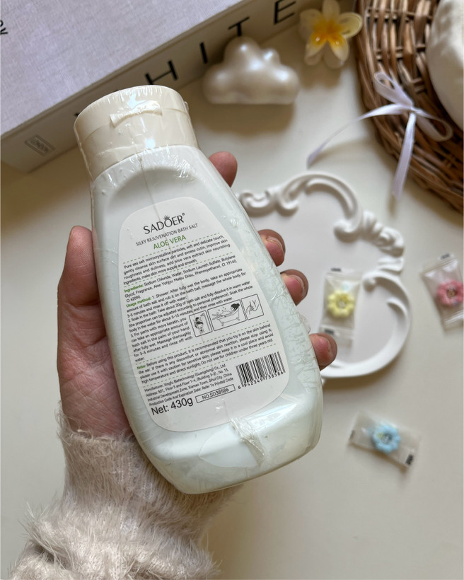 آبرسانی عمیق و حذف سلولهای مرده پوست با نمک بدن آلوئهورا سادور