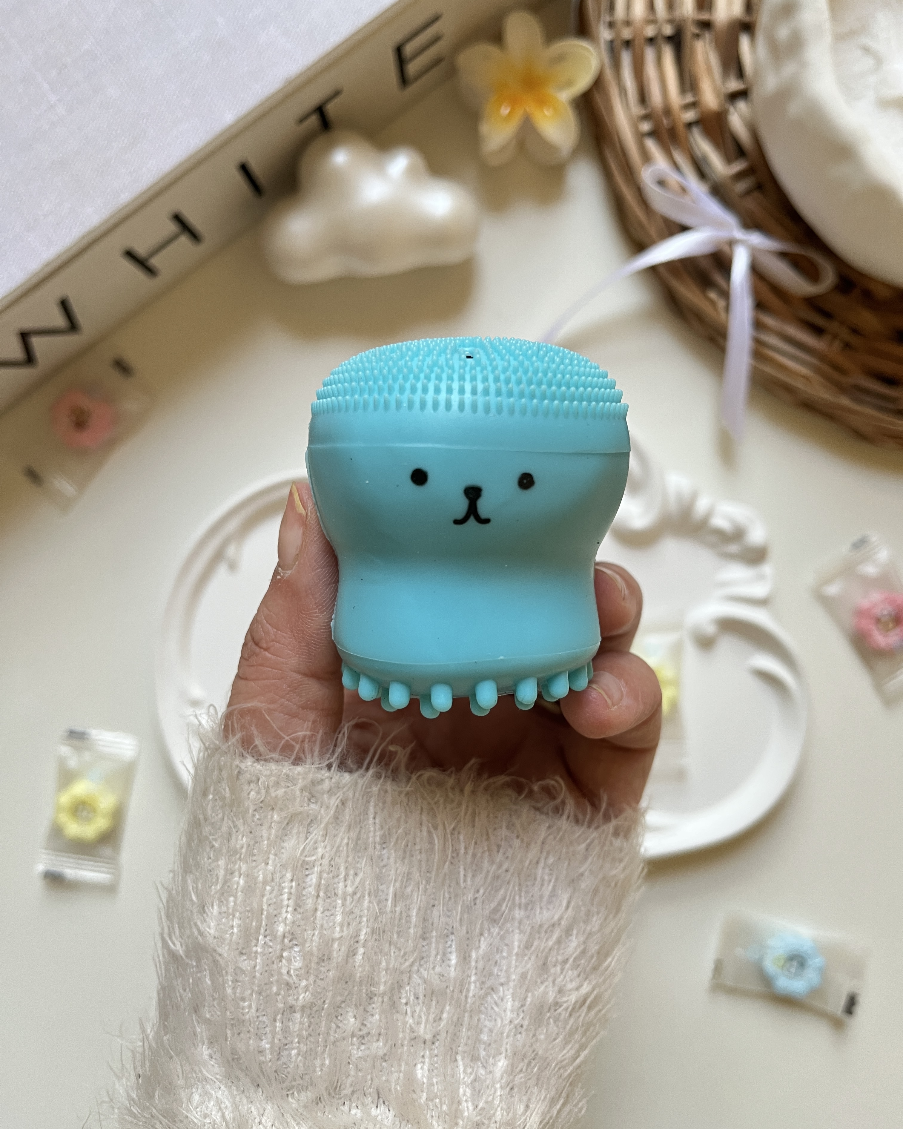 فیس براش دستی کوچک سیلیکونی مدل اختاپوس برای پاکسازی ملایم پوست صورت