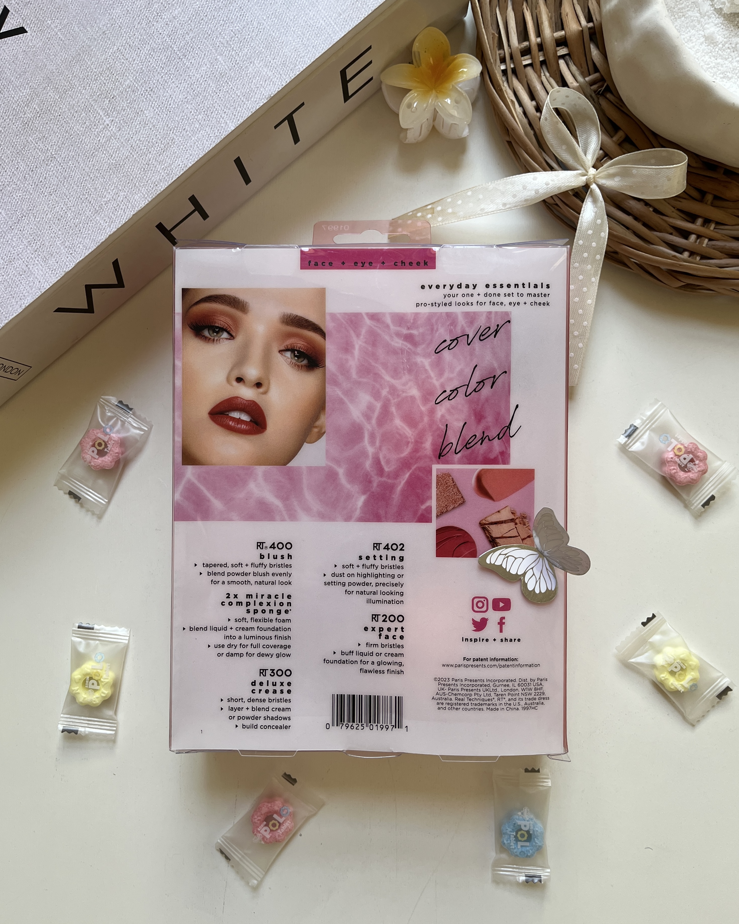 ست براش Real Techniques دو پد برای کرم پودر و کانتور.