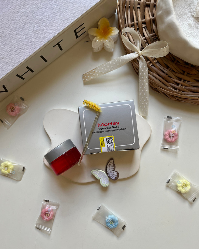 ژل ابرو مورلی مناسب لیفت و ثابت نگه داشتن ابروها بدون ایجاد سفیدک و ماسیدگی