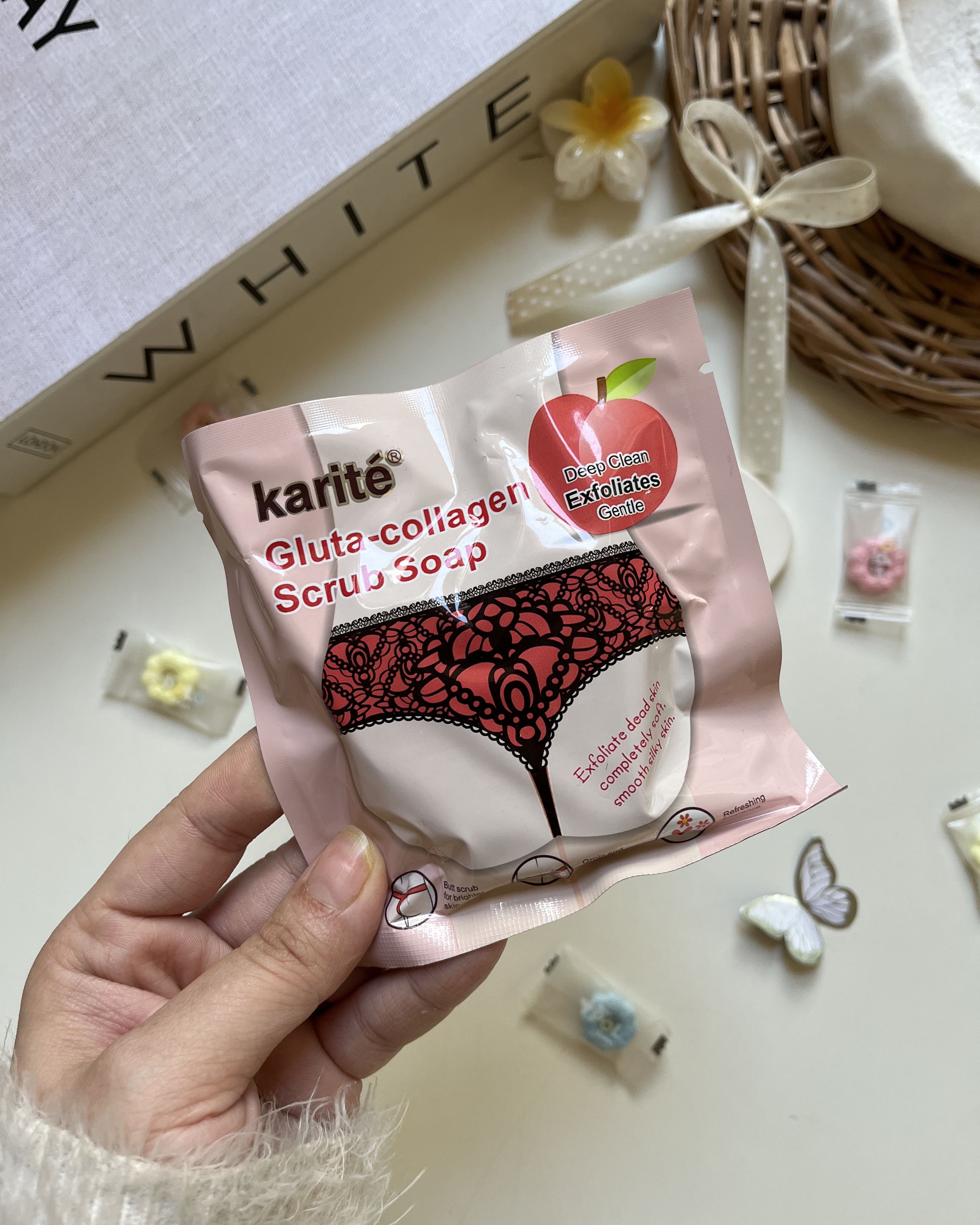 پاکسازی عمیق پوست با صابون Scrub کاریته نواحی حساس