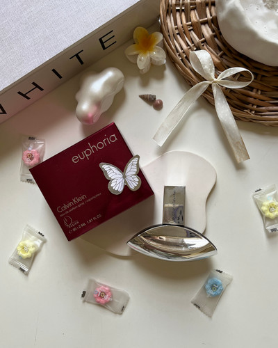 ادکلن زنانه طرح ایفوریا کالوین کلاین ادو پرفیوم Calvin Klein Euphoria EDP طرح با ماندگاری بالا و رایحه گرم و شیرین مناسب استفاده مجلسی و روزانه حجم 30 میل