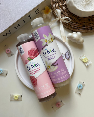 شامپو بدن استی ایوز St. Ives اصل با عصاره طبیعی و فرمول ملایم مناسب انواع پوست و پوست های حساس دارای رایحه های متنوع و حجم بسیار بالا ۶۵۰ میل