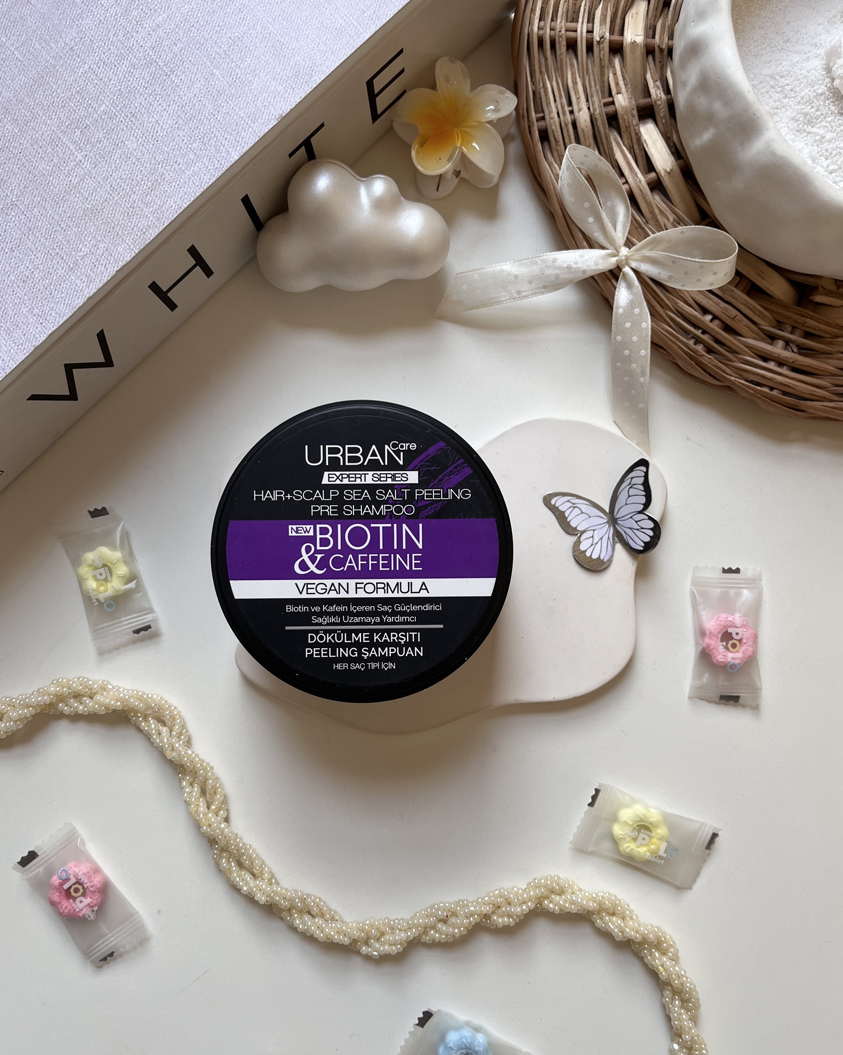 اسکراب کف سر اربن کر بیوتین با پاکسازی عمقی پوست سر، به تقویت ریشه مو و کاهش ریزش کمک میکنه