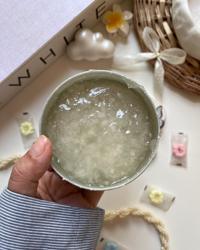 استفاده منظم از اسکراب کف سر اربن کر باعث تنفس پوست سر و شادابی موها میشه