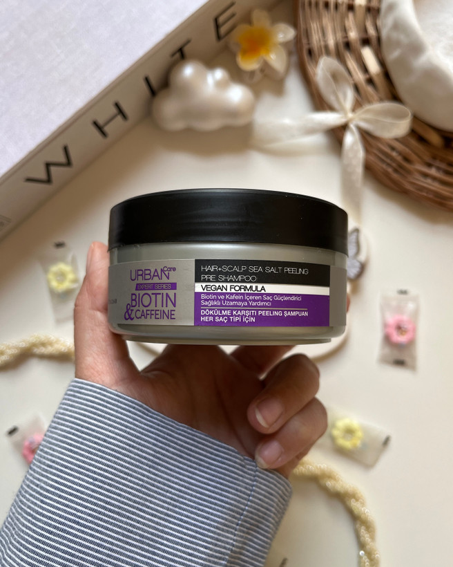 اسکراب کف سر Urban Care بیوتین آلودگی، چربی اضافه و بقایای محصولات رو کامل پاک میکنه