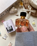 عکس ادکلن Gucci Flora: نمای نزدیک بطری شیک با عطر گل صدتومانی