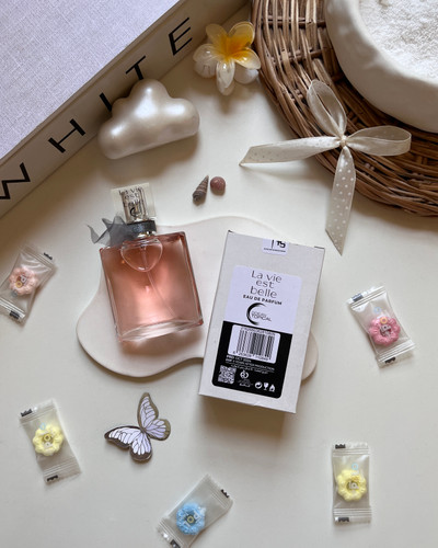 عطر زنانه لا ویه است بله لانکوم با رایحه شیرین و ماندگاری عالی