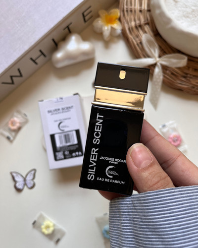 تصویر عطر جکس بوگارت سیلور سنت با طراحی کلاسیک و پخش بوی قوی