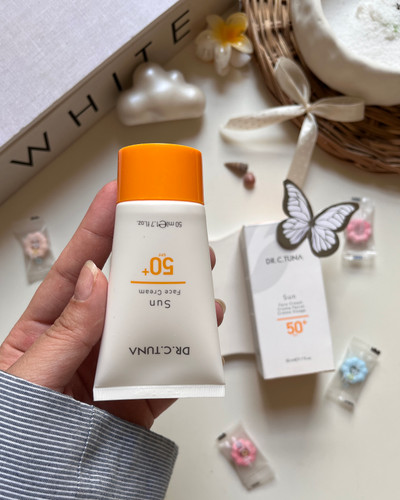 کرم ضدافتاب دکتر سیتونا اصل DR.C.TUNA از برند فارماسی با فاکتور حفاظتی بالا SPF 50 پلاس