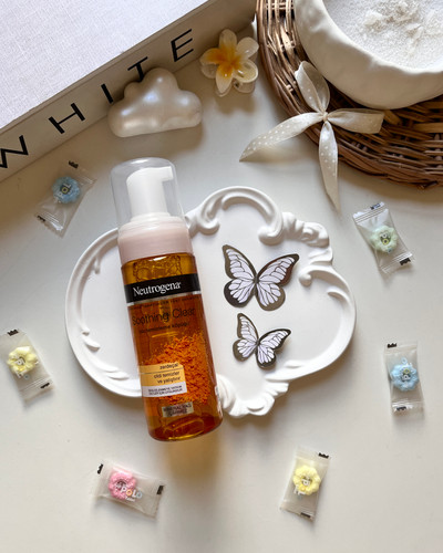 Neutrogena Hydro Boost فوم نیتروژینا مخصوص پوست چرب