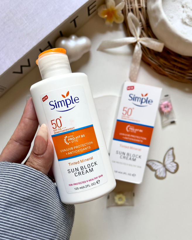 کرم ضد آفتاب سیمپل SPF50 PA++++ بدون رنگ با محافظت قوی در برابر آفتاب