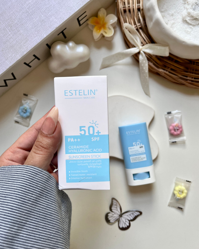 مدل Sunscreen Stick حجم 20 گرم ضد آب و آبرسان SPF50 ضد آب با بافت بی رنگ و سبک