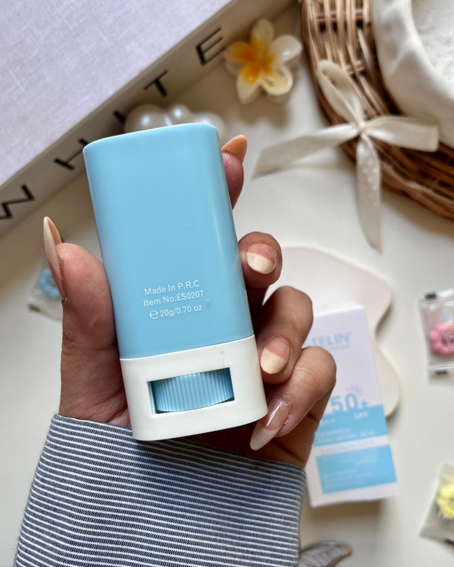 ضد آفتاب استیکی Estelin حاوی سرامید و هیالورونیک اسید با محافظت بالا SPF50