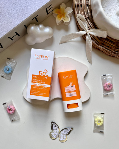 ضد آفتاب استیکی استلین SPF50 حاوی ویتامین C و نیاسینامید مناسب انواع پوست