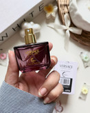 عطر ادکلن زنانه ورساچه کریستال نویر ادو پرفیوم Versace Crystal Noir EDP مدل اورجینال با ماندگاری بالا و رایحه گرم و مرمو حجم 30 میل
