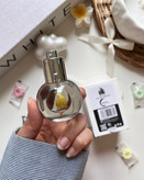 نمای بطری عطر زنانه اکلت پیکال با طراحی شیک و رایحه ملایم و دلنشین