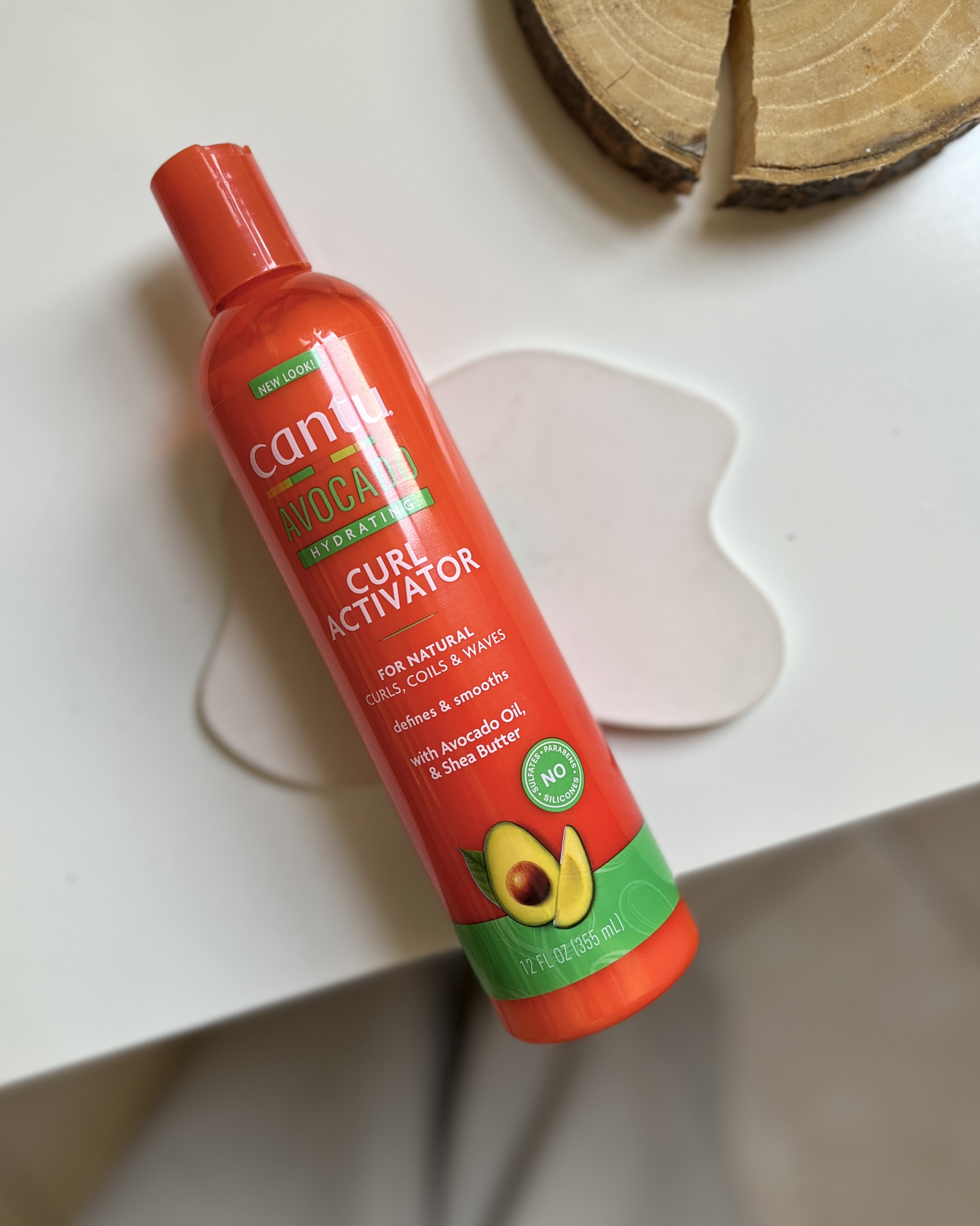 کرم مو کنتو آووکادو اصل فعال کننده فر مدل Avocado Hydrating Curl Activator حجم 355 میل مناسب موهای فر، مجعد و موج‌دار با روغن آووکادو و شی باتر برای آبرسانی، نرمی و تعریف بهتر حالت فر مو ||| مناسب برای افرادی که موهای فر خشک، زبر یا بی‌روح دارند و به دنبال نرمی، رطوبت بیشتر و ظاهر براق‌تر فرها هستند.